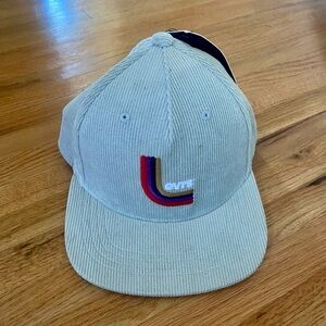 Levi's Corduroy L Capris Baseball Cap Hat 110 Flexfit Cream Logo One Size